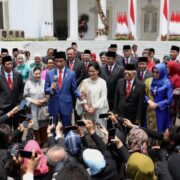 Presiden Jokowi usai sesi foto bersama kabinet, foto courtesy setnegri