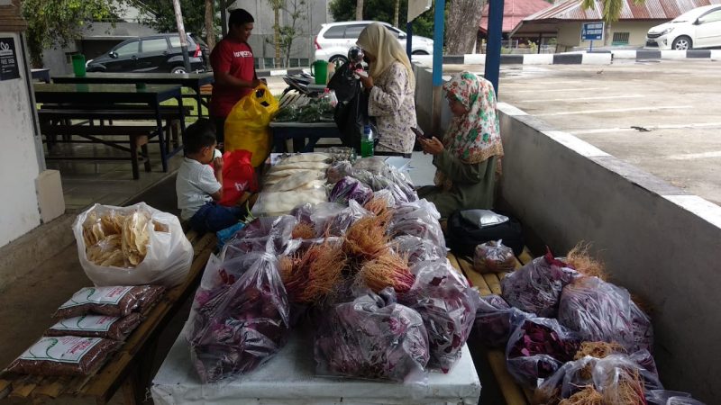 Produk pertanian di Pasar Tani Kampus UNAND