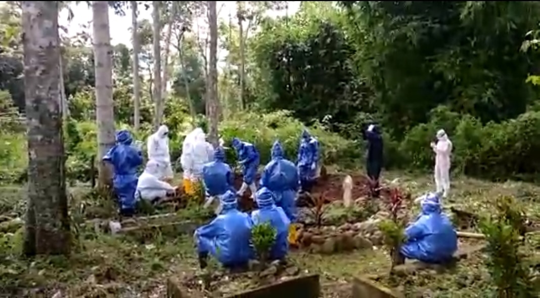 Suasana pemakaman Alm. Syafrizal Sutan Rajo Mudo foto doc. Istimewa