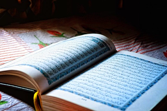 Mazhab - Quran - Gambar oleh Afshad Subair dari Pixabay