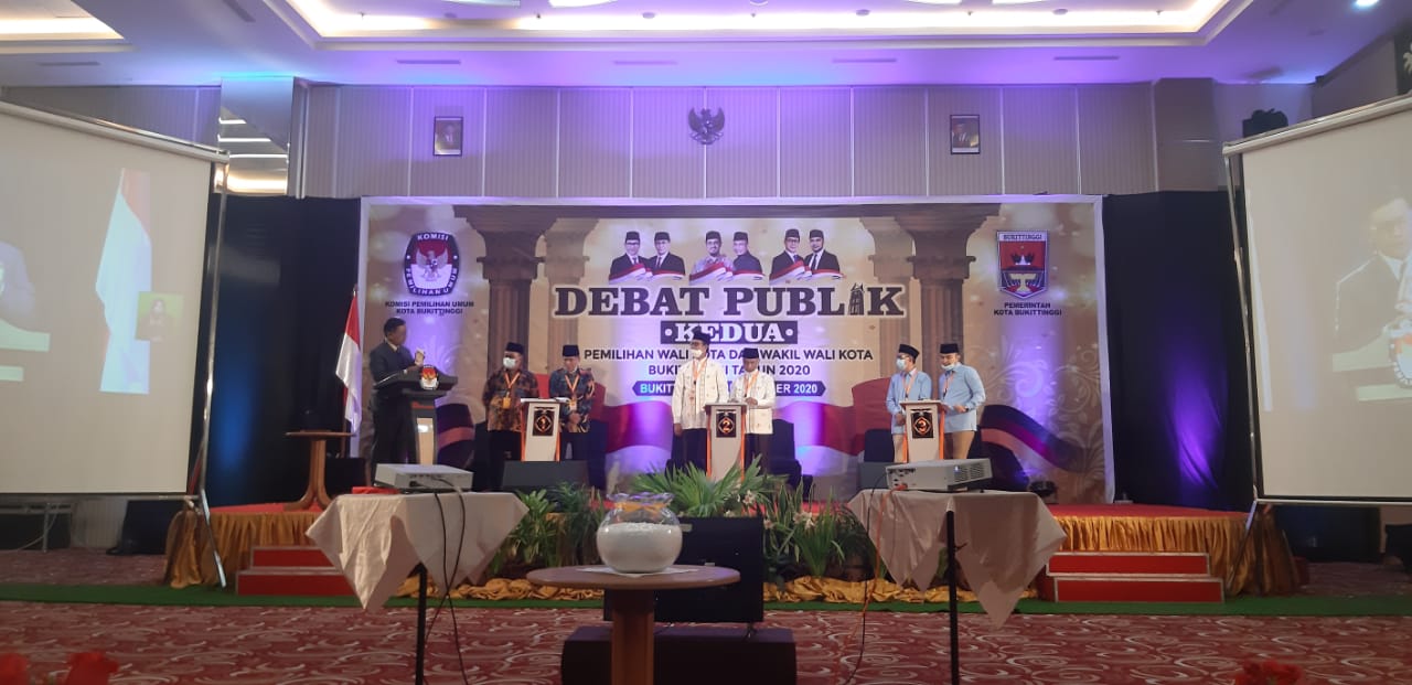 Irwandi di Debat Kandidat Walikota Bukittinggi