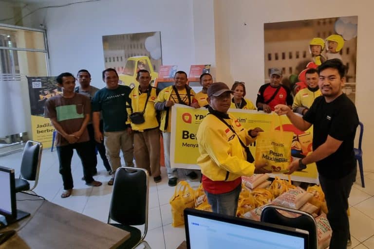 Maxim Padang: Kampanye Amal Berbagi THR untuk Mitra Driver dan Sembako ke Panti Asuhan di Bulan Ramadan 2024