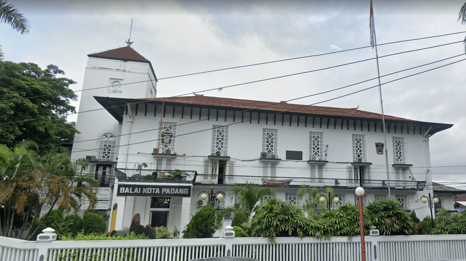 Gedung Balai Kota lama, Padang, foto courtesy maps.google.com