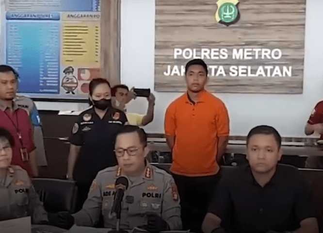 Anak mantan pejabat Ditjen Pajak ketika ditetapkan tersangka di Polres Metro Jaksel, foto ist.