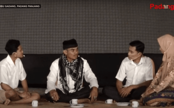 Salah satu adegan dalam "Pertunjukan teater bertajuk 'Sayap-sayap Proklamasi' courtesy Padang TV