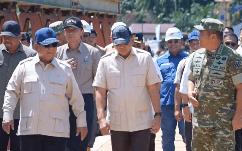 Presiden Prabowo Tinjau Pembangunan Jembatan Bailey Sungai Garoga, Tapanuli Selatan dok. SetPres