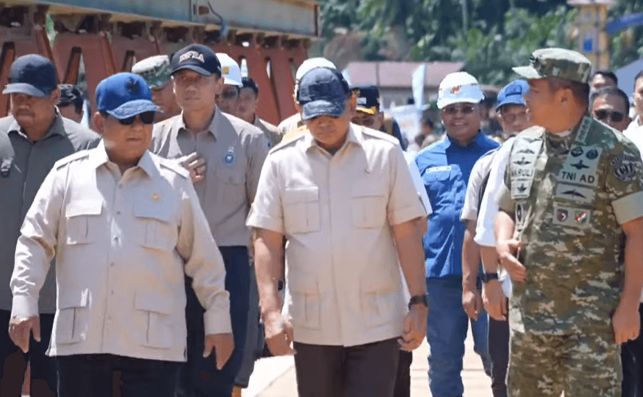 Presiden Prabowo Tinjau Pembangunan Jembatan Bailey Sungai Garoga, Tapanuli Selatan dok. SetPres